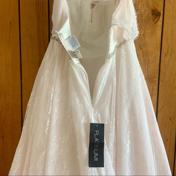 Moonlight Bridal Platinum Label Wedding Dress - Picture 13 of 15